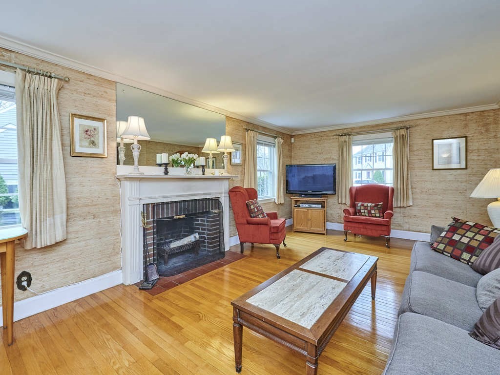 135 Oliver Road Belmont, MA 02478 - Photo 5 of 30 Gallery Image 5
