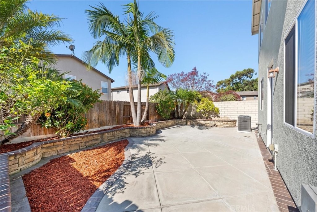 17557 Buttonwood Lane Carson, CA 90746 - Photo 34 of 43