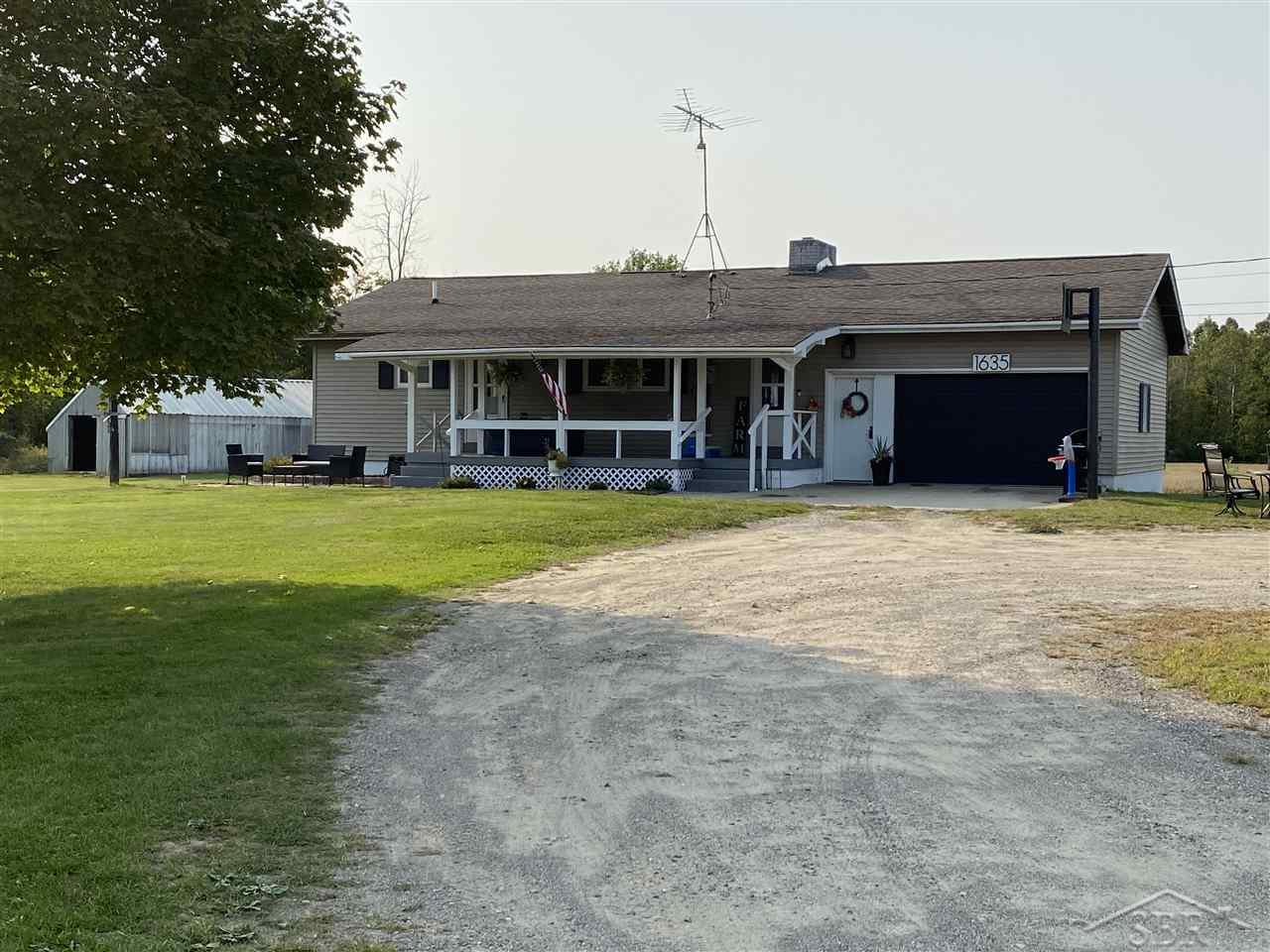 1635 West Kent Road Breckenridge, MI 48615 - Photo 1 of 24 50024374.JPG