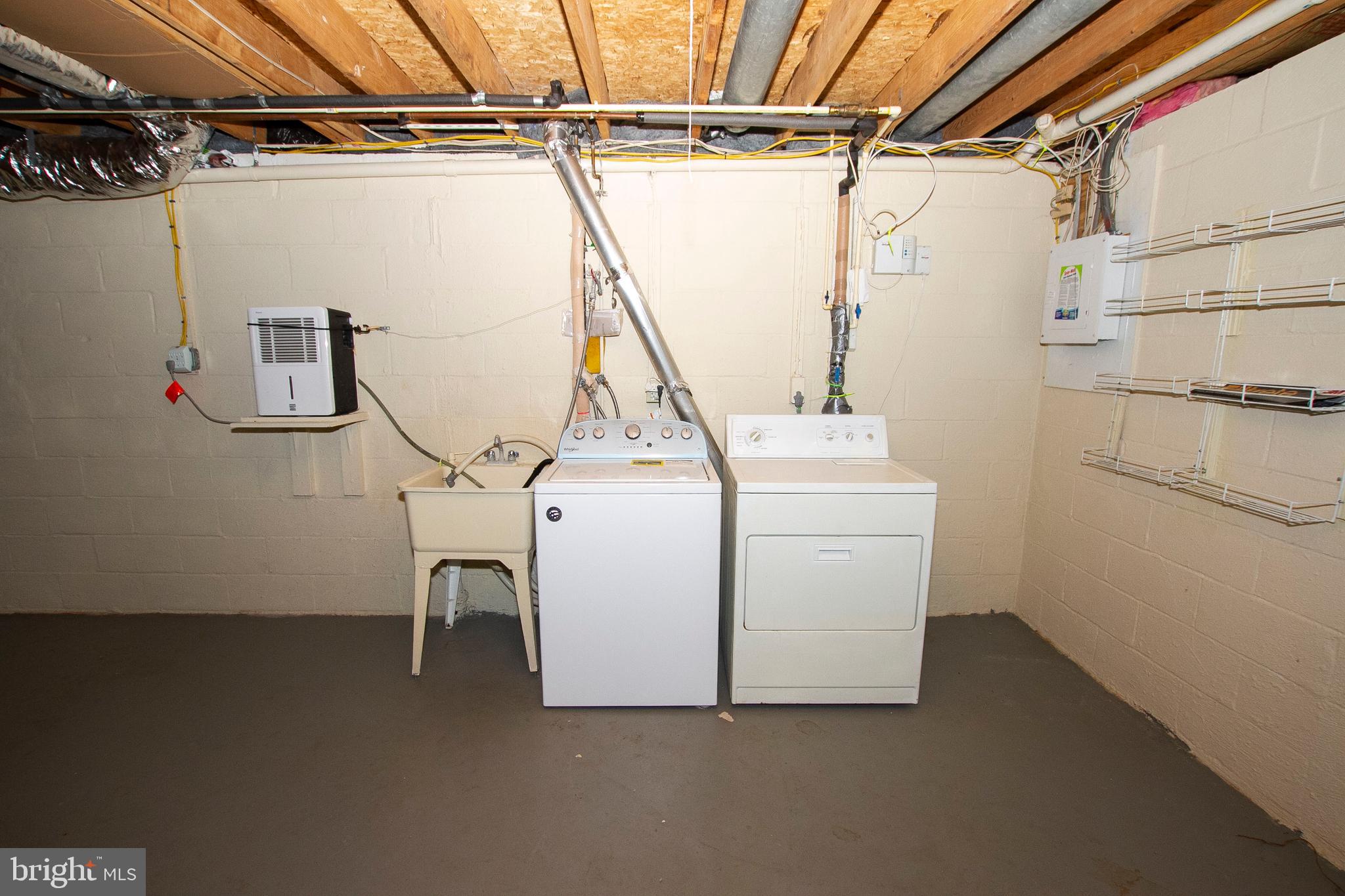 9403 Perglen Road Nottingham, MD 21236 - Photo 22 of 34 a utility room with dryer and washer