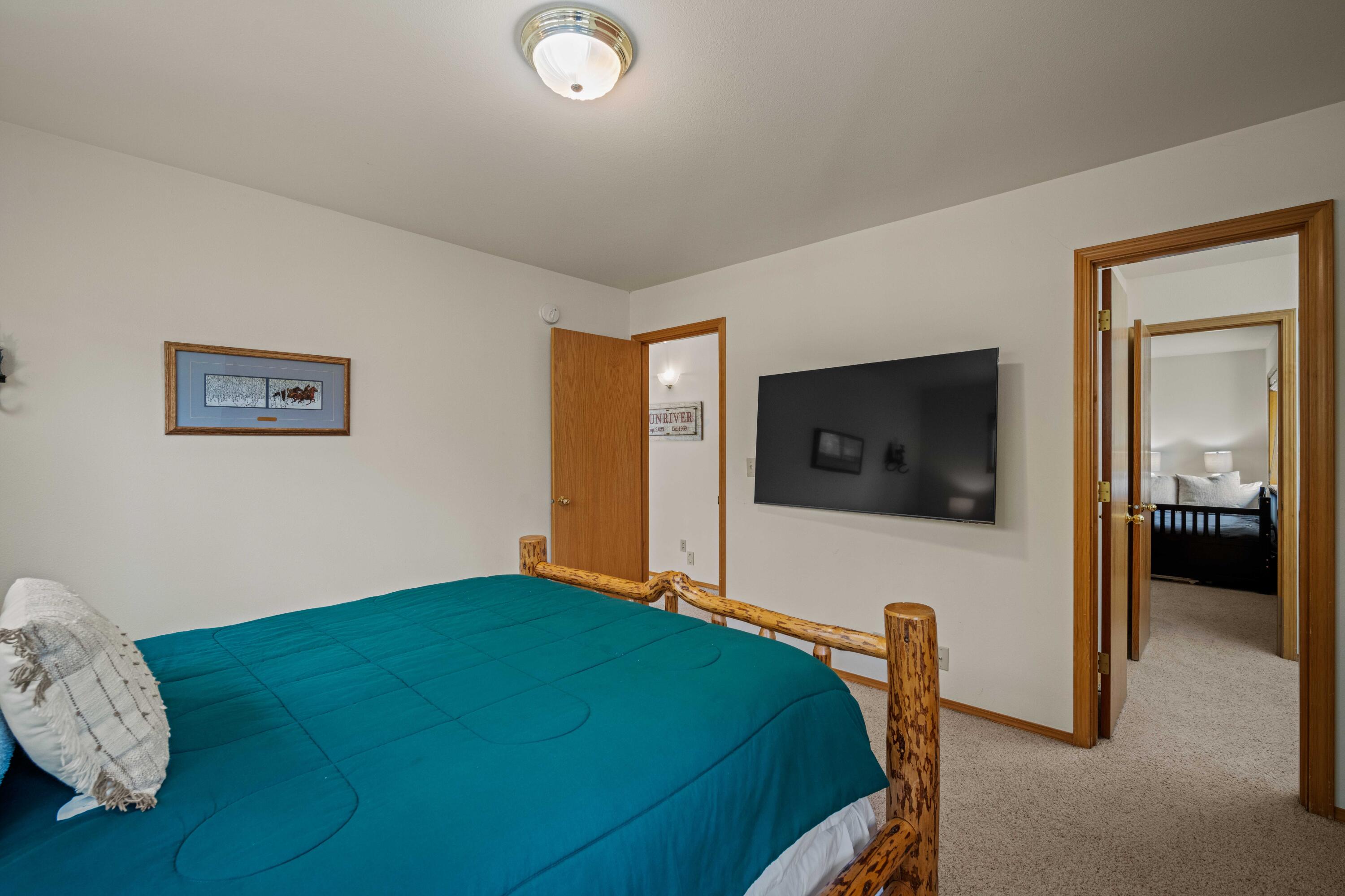 57655 Aspen Lane, Unit 2 Sunriver, OR 97707 - Photo 30 of 47 33 - upstairs bedrom 1.2