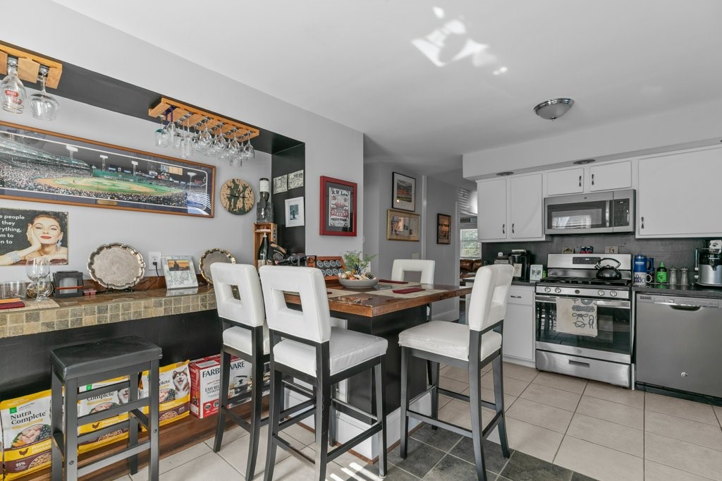 21 Slocum Street, Unit 2 Newport, RI 02840 - Photo 11 of 15