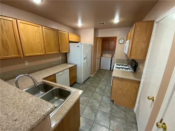 $1,700 | 3950 Starfield Lane, Las Vegas, NV 89147