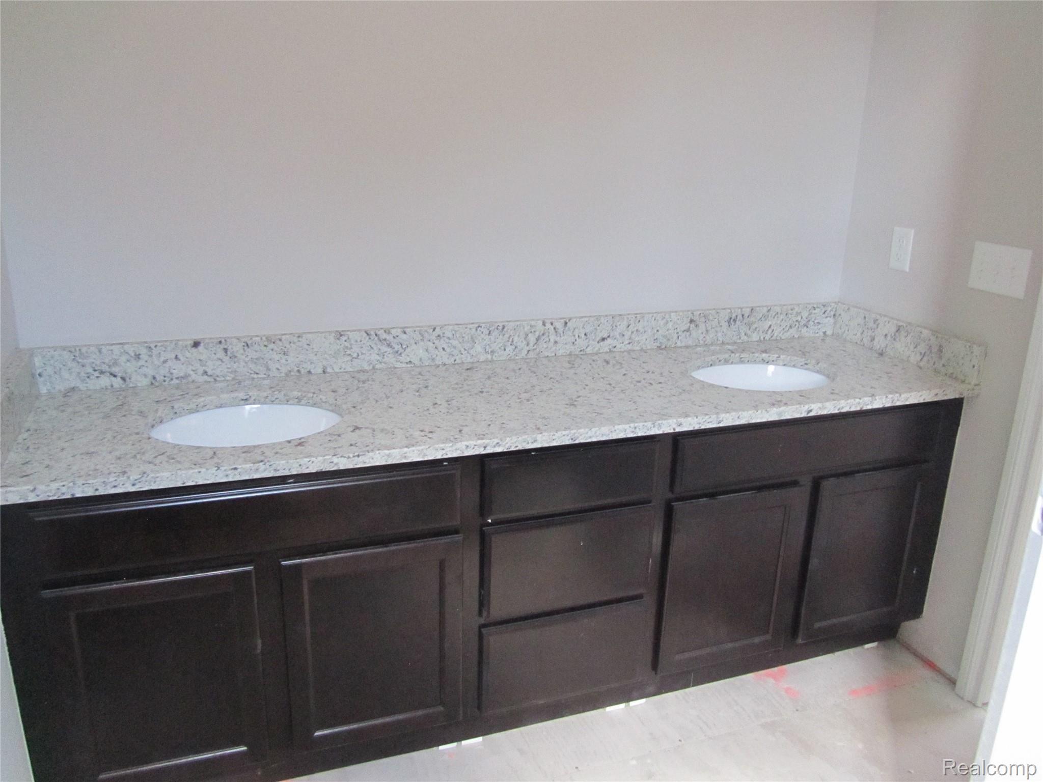 25881 King Road Romulus, MI 48174 - Photo 6 of 8 IMG_4107.JPG