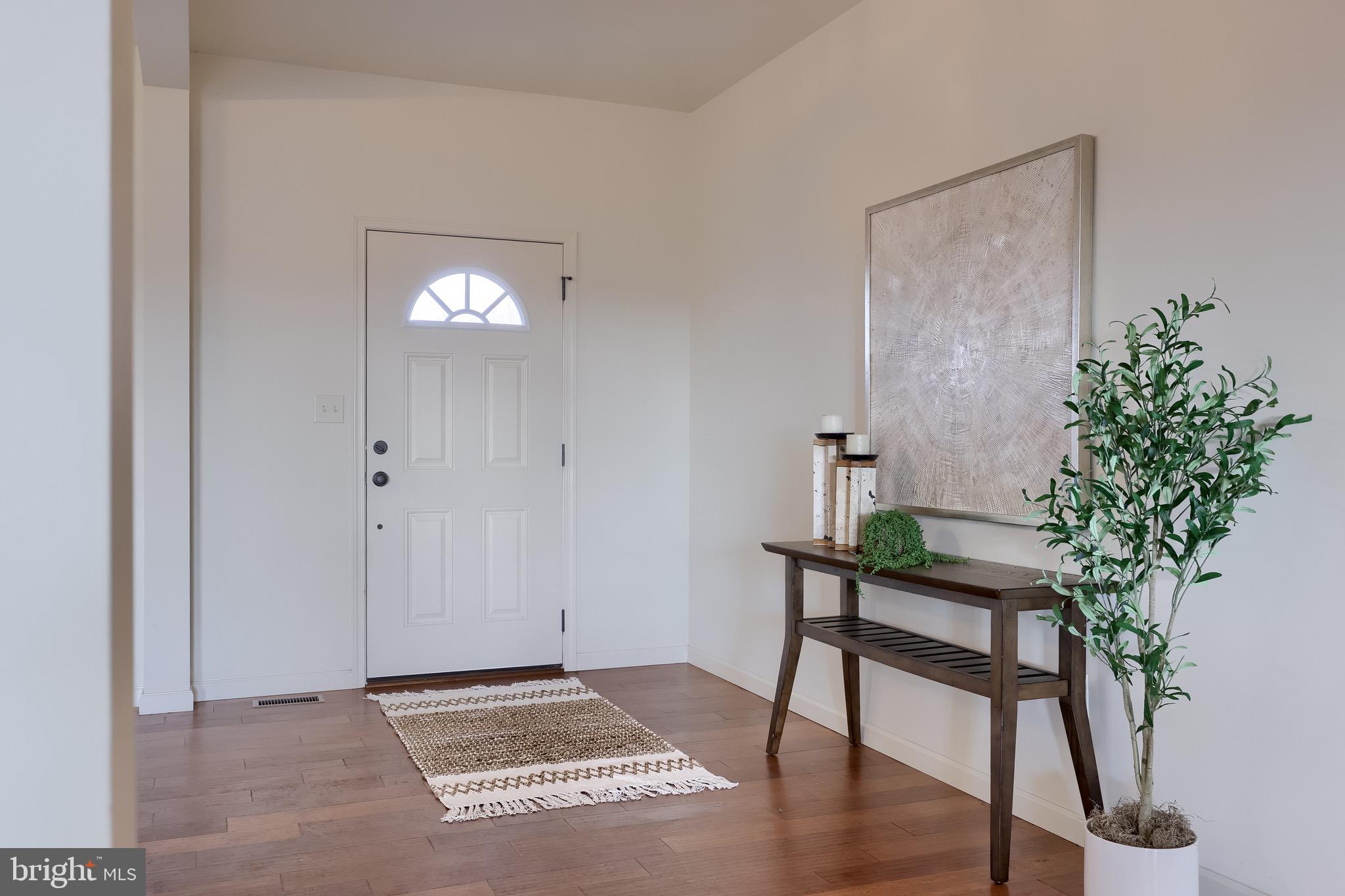 95 Hunters Chase Etters, PA 17319 - Photo 4 of 73 a view of a livingroom with a potted plant