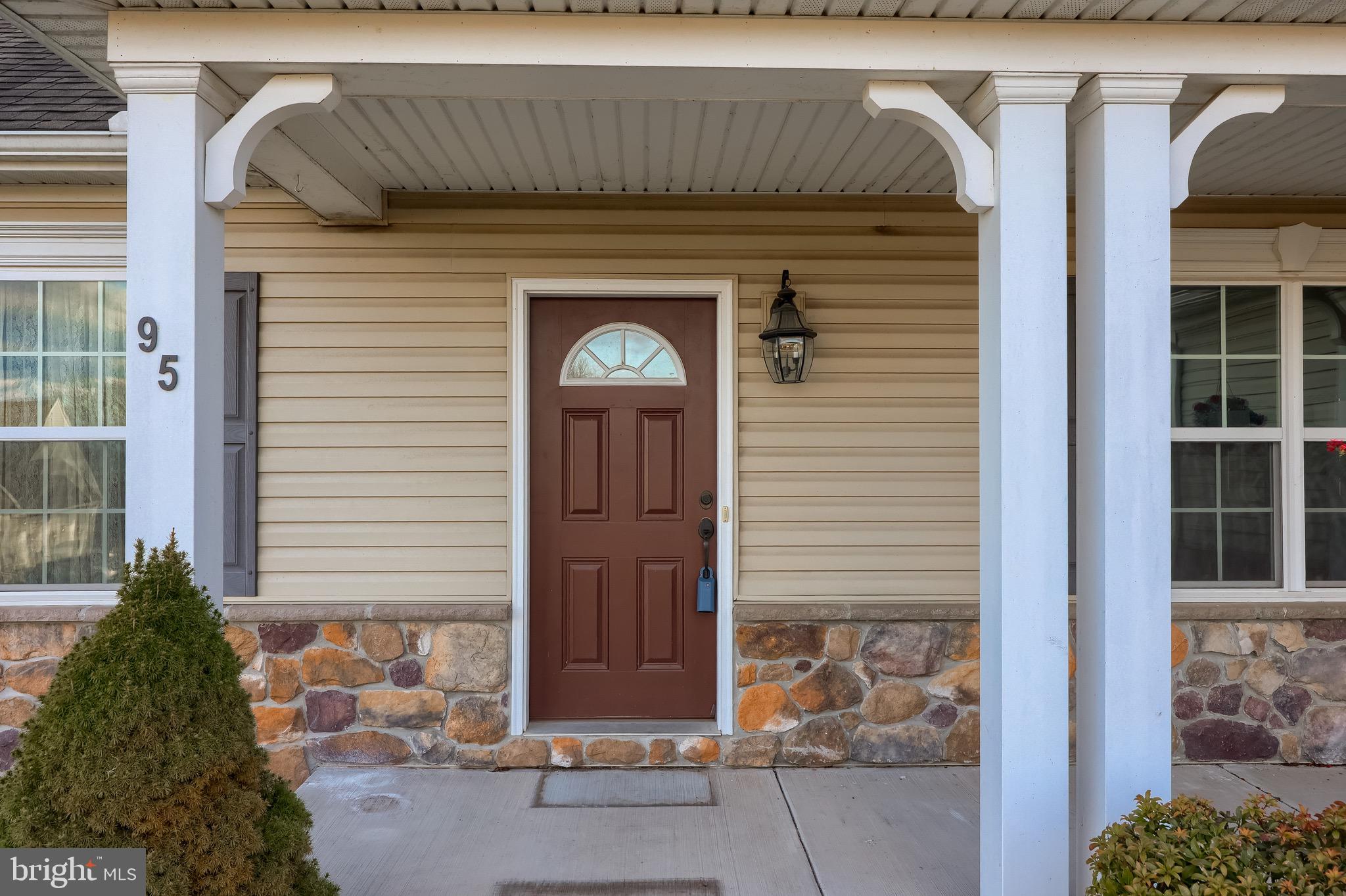95 Hunters Chase Etters, PA 17319 - Photo 73 of 73 a front view of a house with a garage