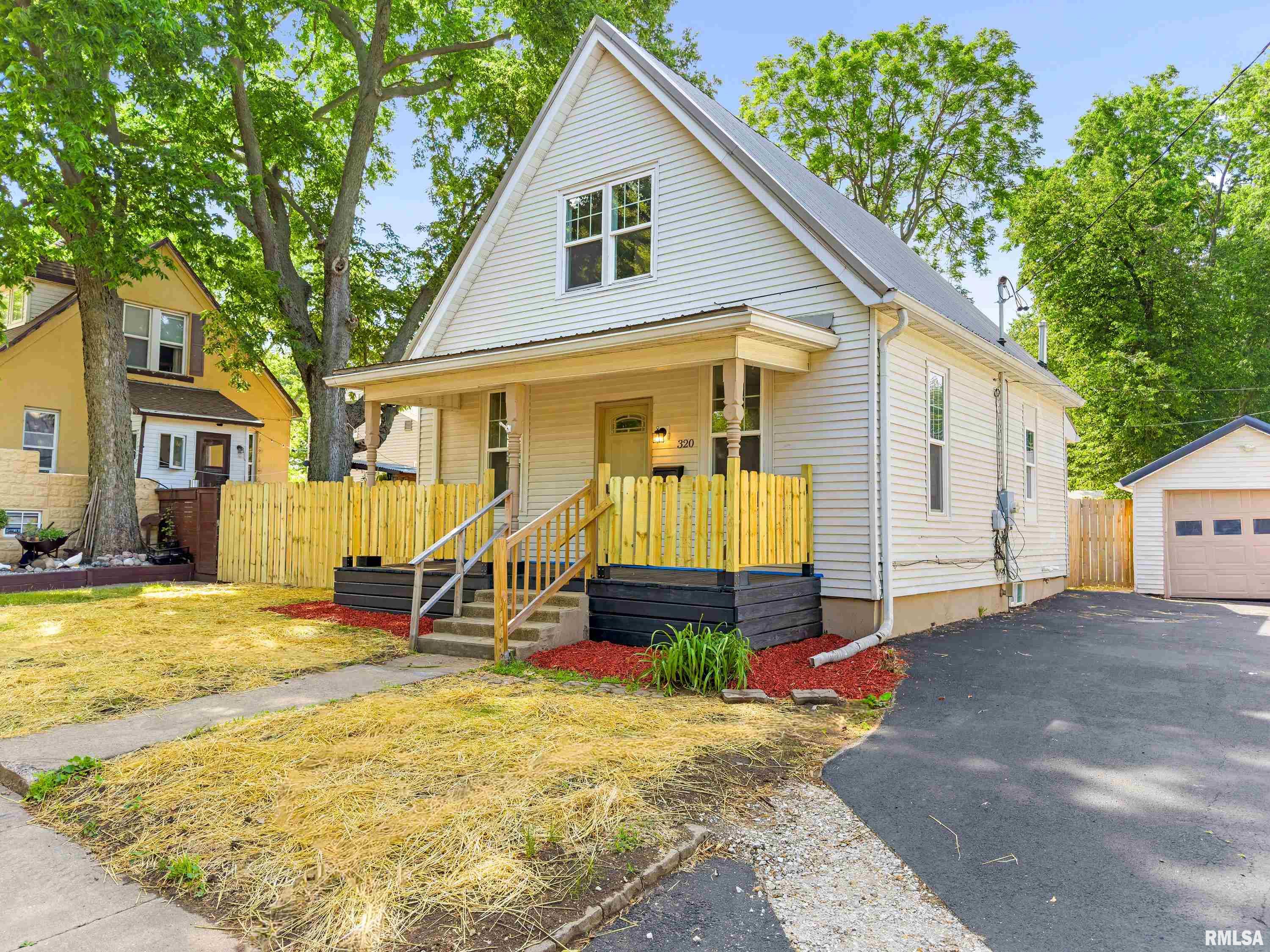 320 Walnut Street Pekin, IL 61554 - Photo 3 of 36