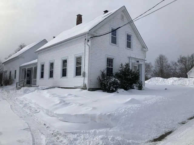 $205,000 | 8 Lincoln Street, Richmond, ME 04357