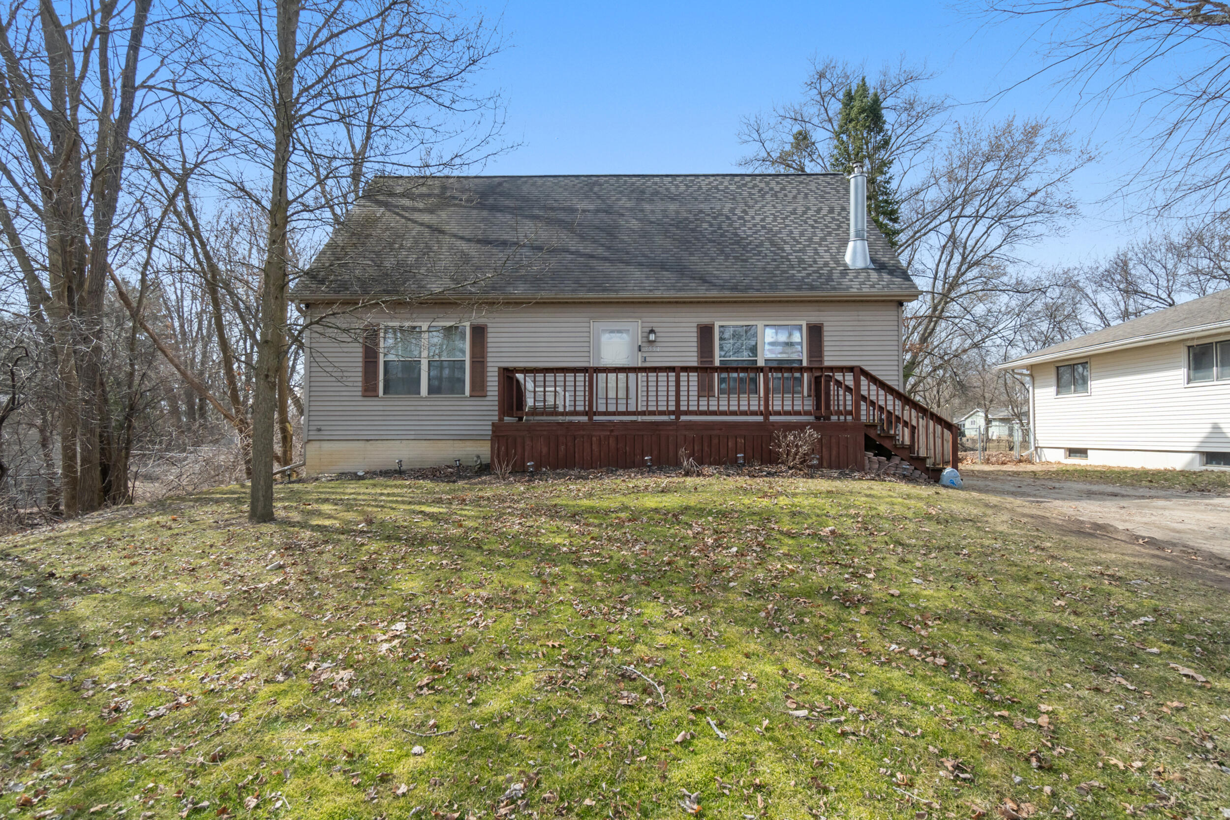 3554 Roosevelt Road Jackson, MI 49203 - Photo 1 of 41 Front of House