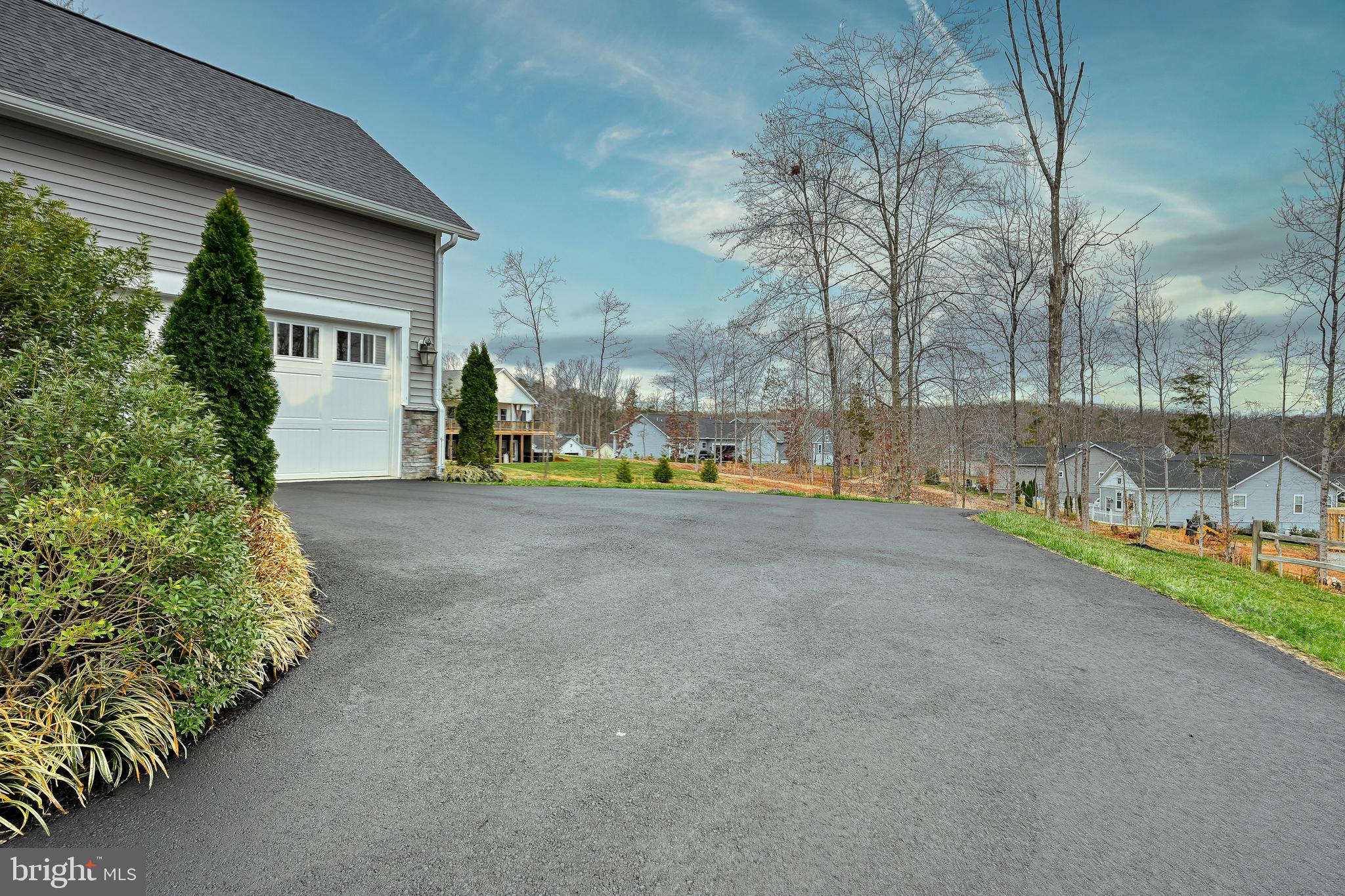 287 Sunset Loop Mineral, VA 23117 - Photo 7 of 109 Driveway to Garage Entry