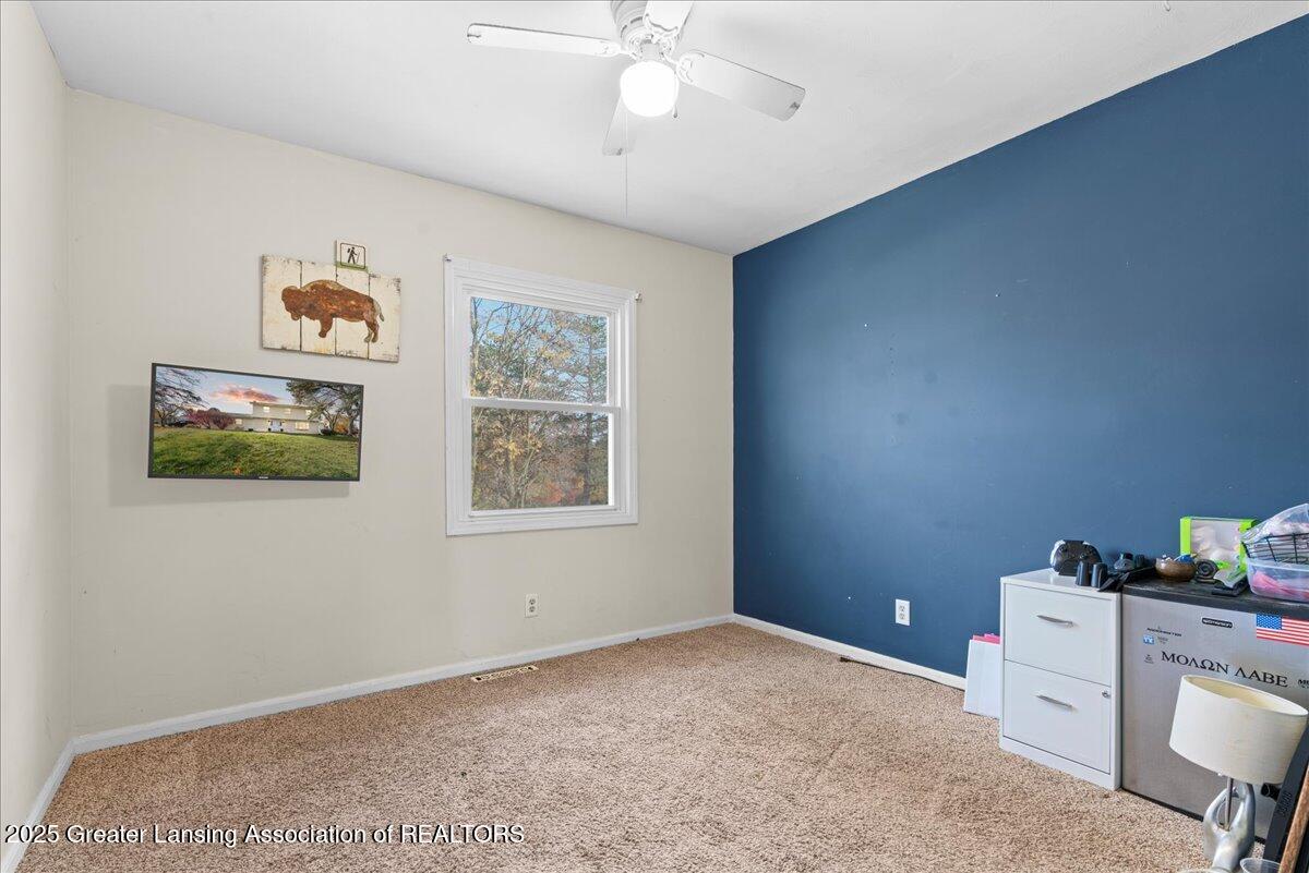 5201 Greenbriar Road Lansing, MI 48917 - Photo 19 of 30 21-Media Jett - 17