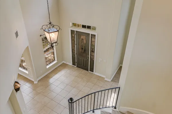 a view of an entryway with a livingroom