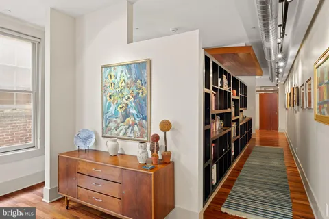 $995,000 | 1606 Chestnut Street, Unit 2, Philadelphia, PA 19103