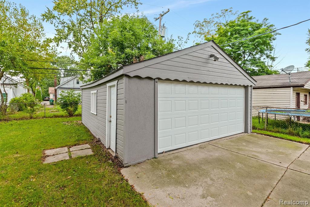 21805 Rausch Avenue Eastpointe, MI 48021 - Photo 32 of 33