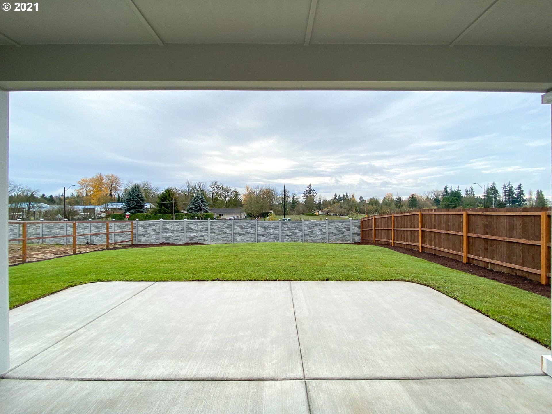 905 South Goose Loop Ridgefield, WA 98642 - Photo 14 of 29 a view of a yard and a big yard