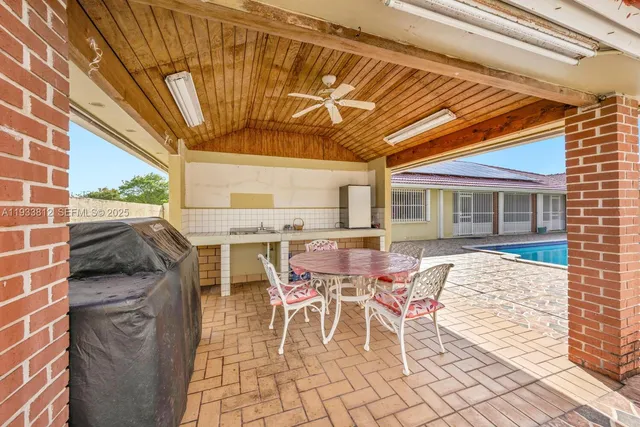 a picture of a wall with a white wall