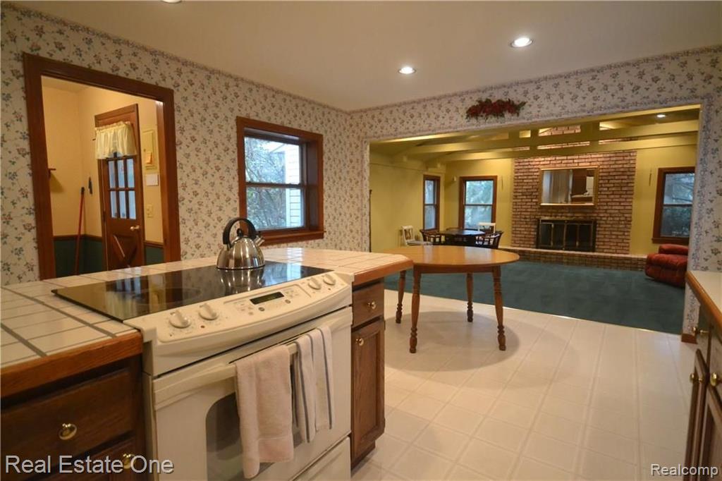 532 John R Street Milford, MI 48381 - Photo 4 of 16