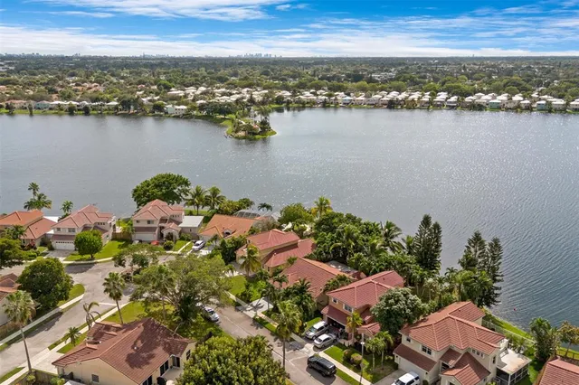 $564,900 | 6648 Buena Vista Drive, Margate, FL 33063