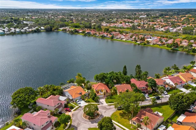 $564,900 | 6648 Buena Vista Drive, Margate, FL 33063