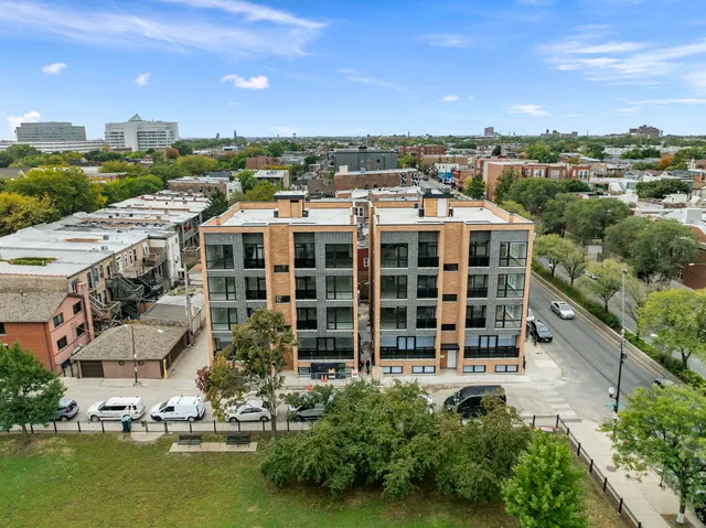 $3,150 | 2355 West Flournoy Street, Unit 402, Chicago, IL 60612