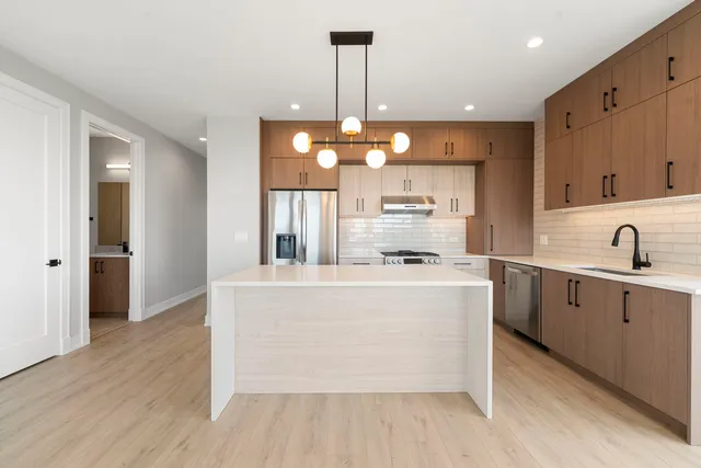 $3,150 | 2355 West Flournoy Street, Unit 402, Chicago, IL 60612