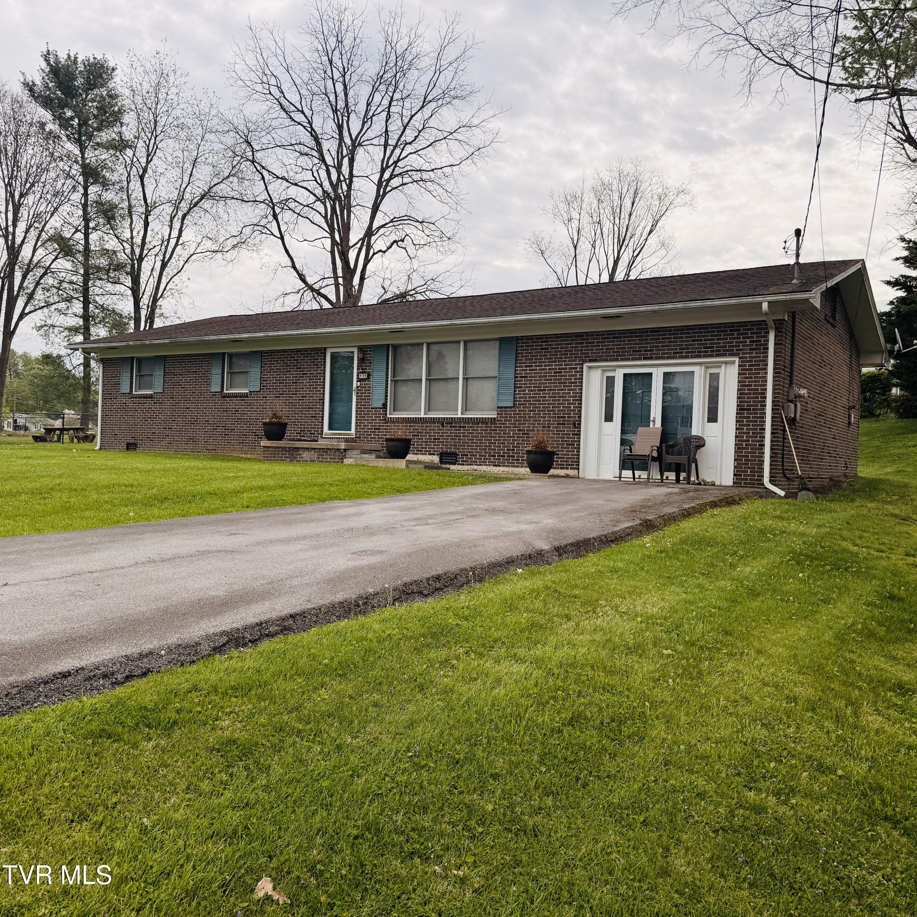 136 Longview Road Bristol, VA 24201 - Photo 1 of 18 IMG_7333