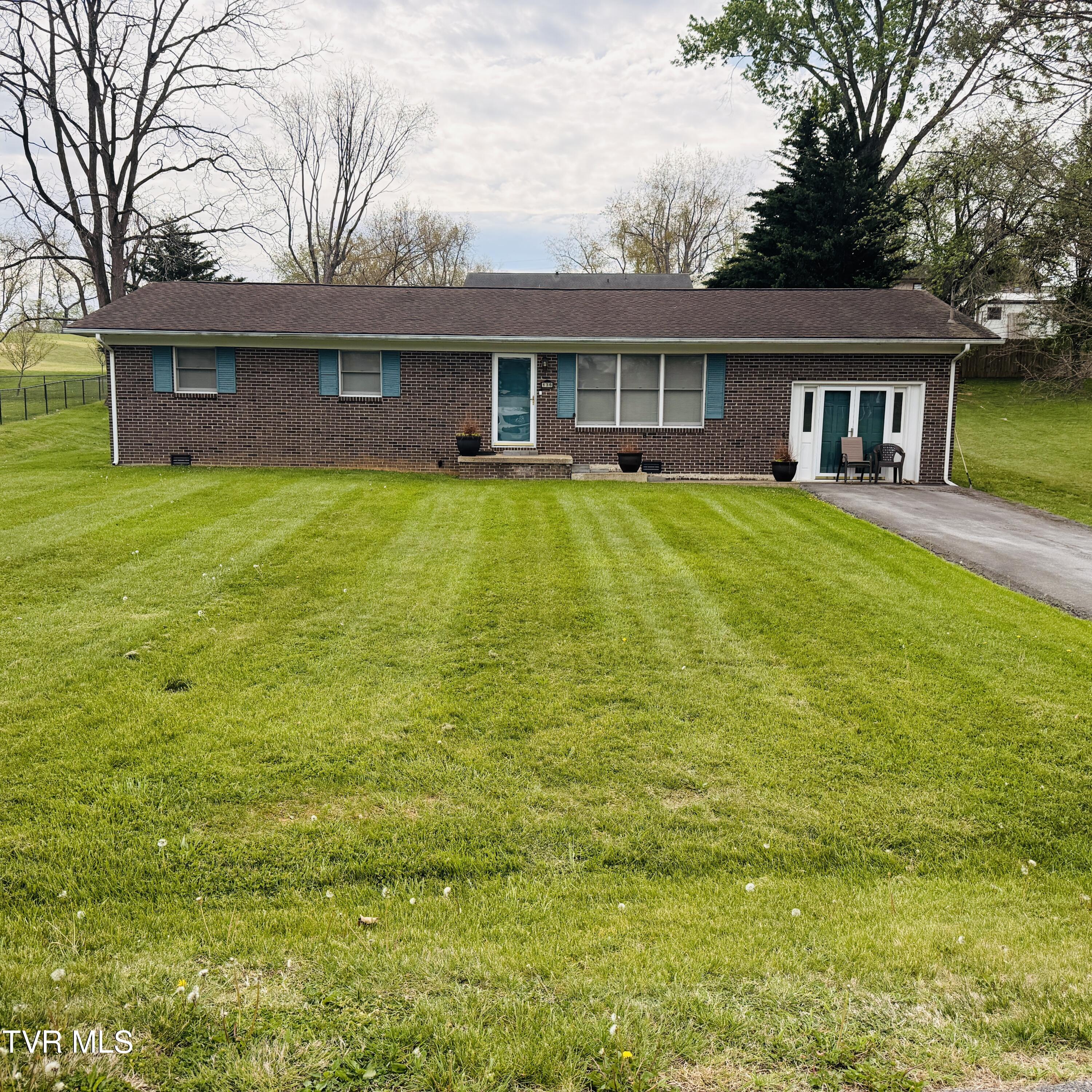 136 Longview Road Bristol, VA 24201 - Photo 2 of 18 IMG_7332