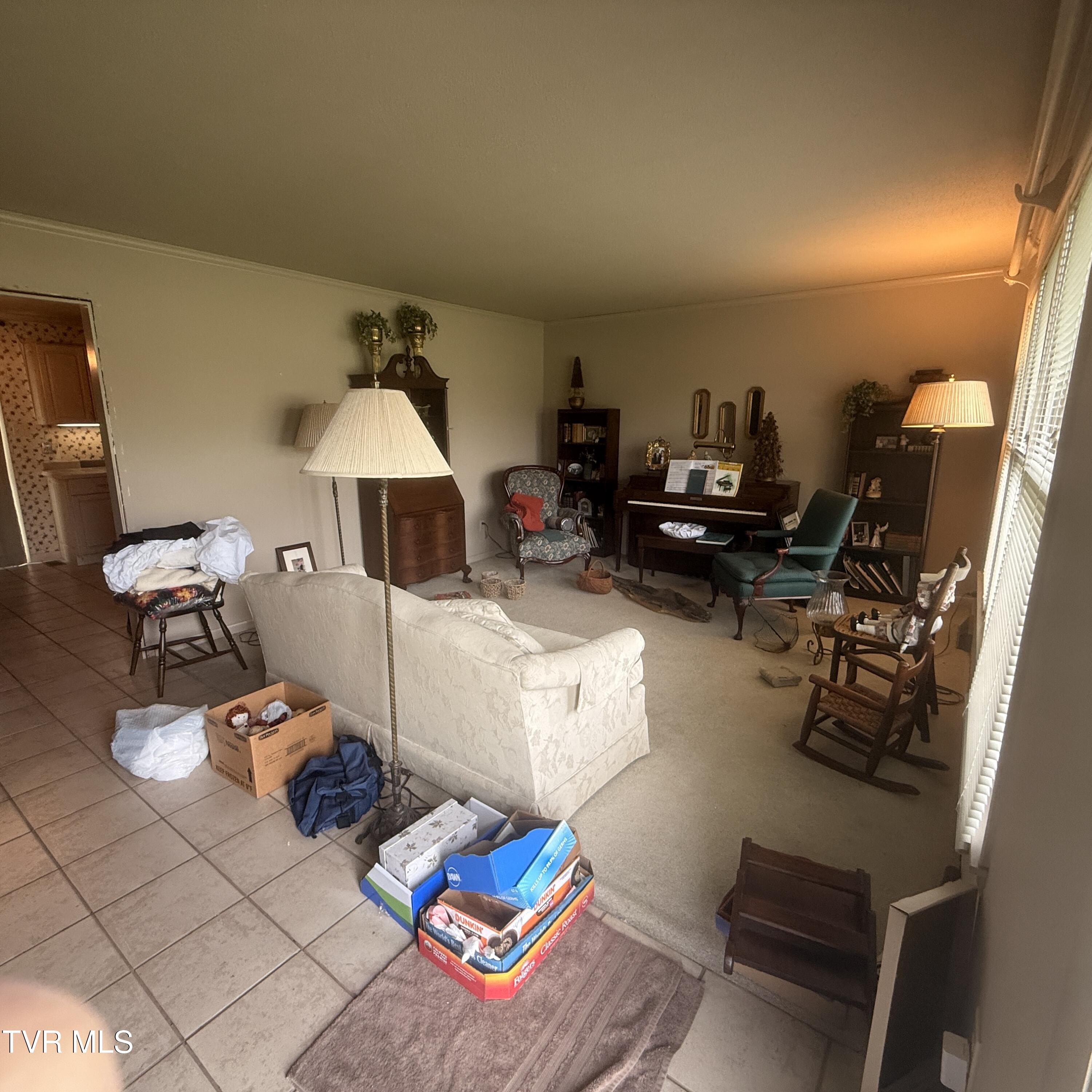 136 Longview Road Bristol, VA 24201 - Photo 5 of 18 IMG_7338