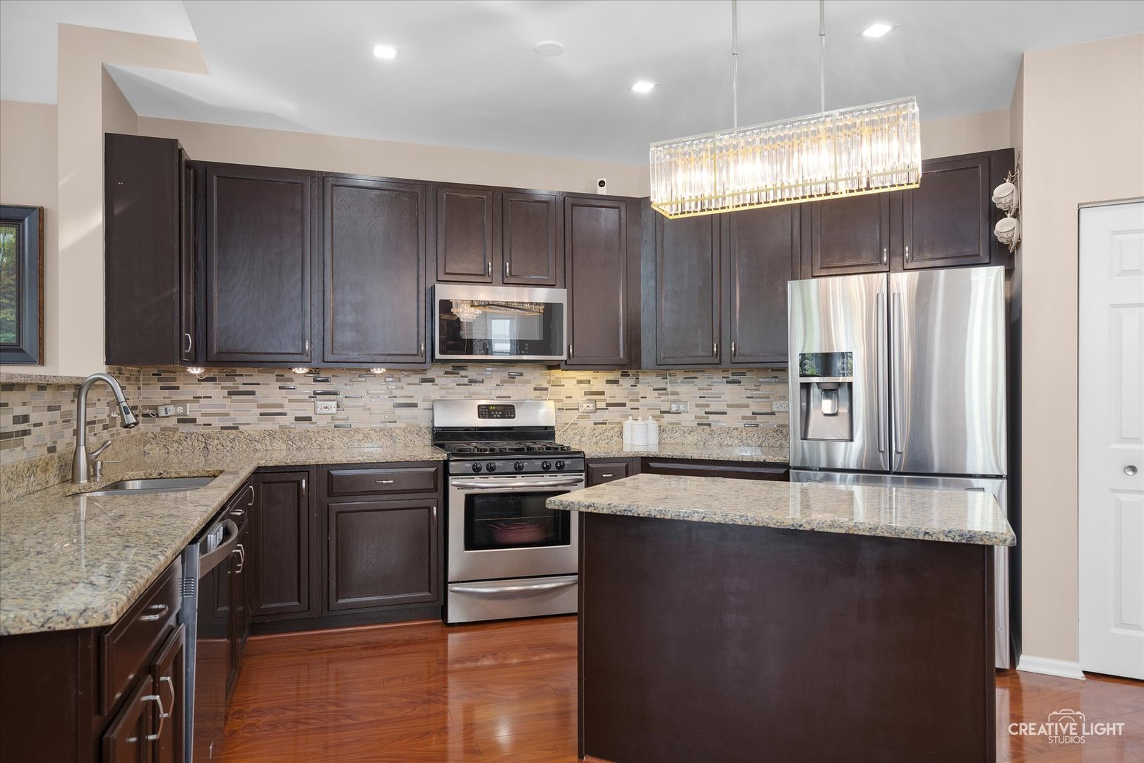 421 Raintree Drive Oswego, IL 60543 - Photo 12 of 29 Gallery Image 12