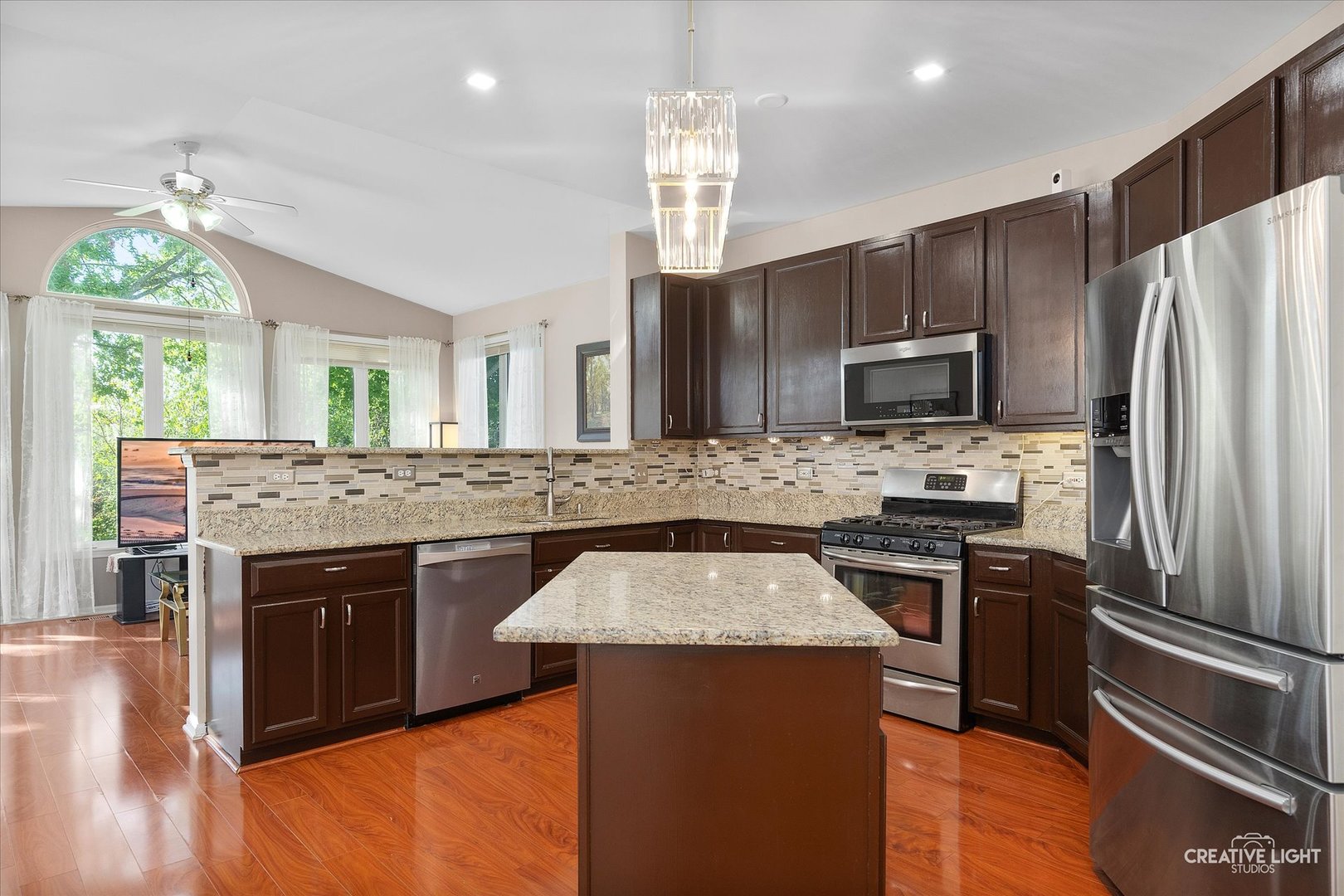 421 Raintree Drive Oswego, IL 60543 - Photo 13 of 29 Gallery Image 13