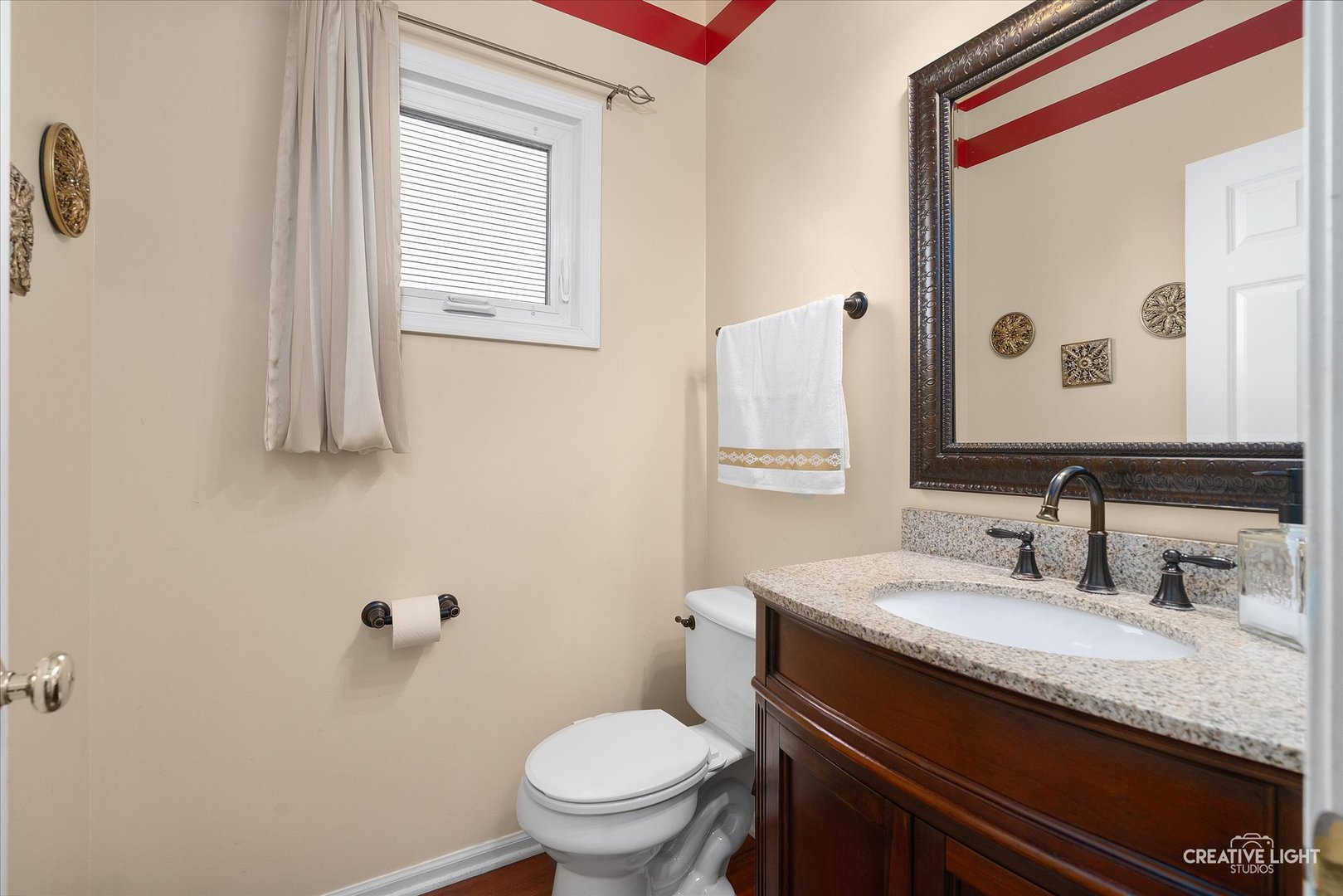 421 Raintree Drive Oswego, IL 60543 - Photo 17 of 29 Gallery Image 17