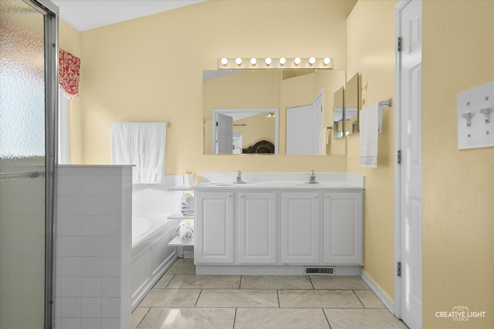421 Raintree Drive Oswego, IL 60543 - Photo 20 of 29 Gallery Image 20