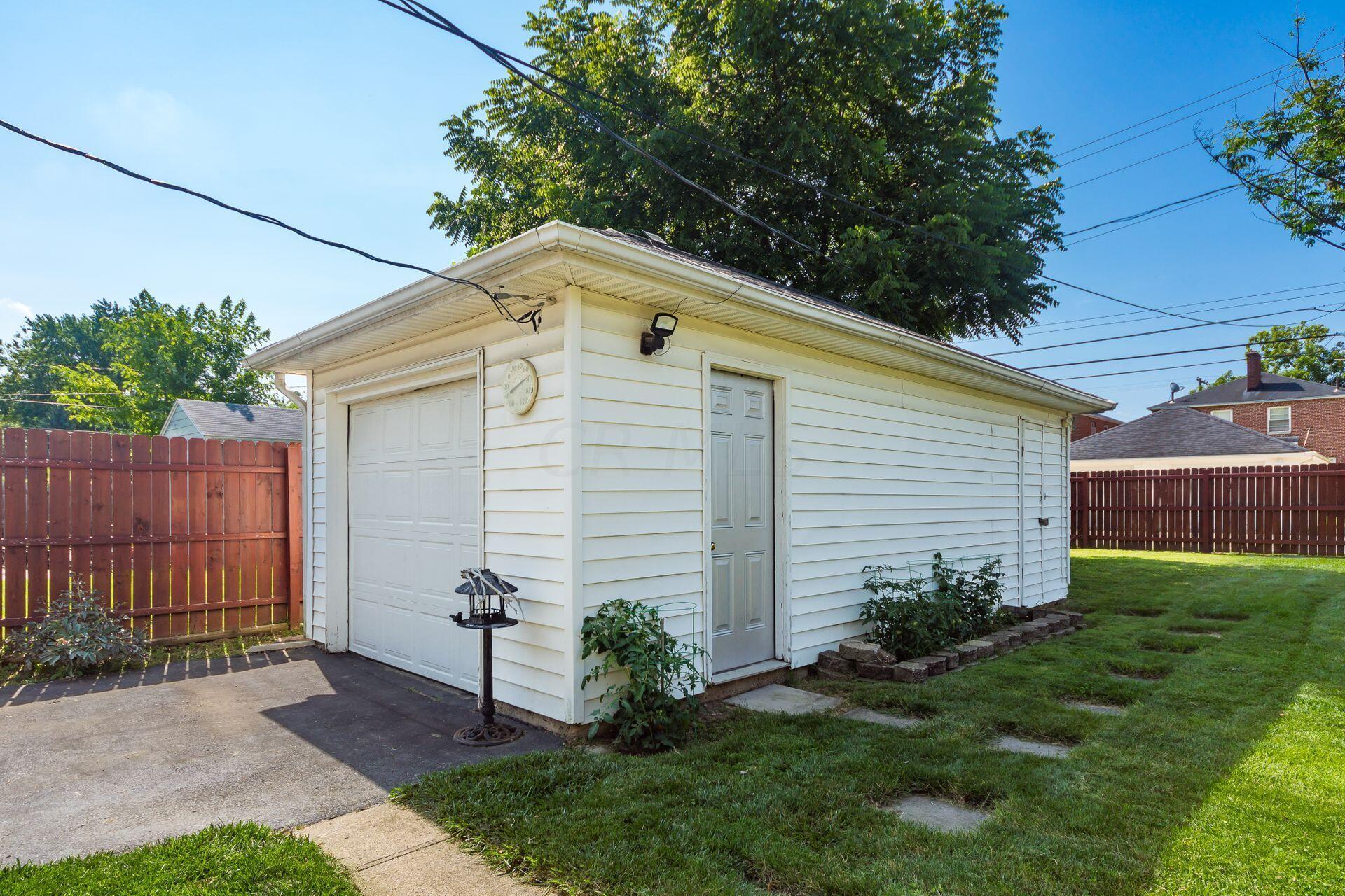 3291 Parkside Road Columbus, OH 43204 - Photo 30 of 35 Detached Garage