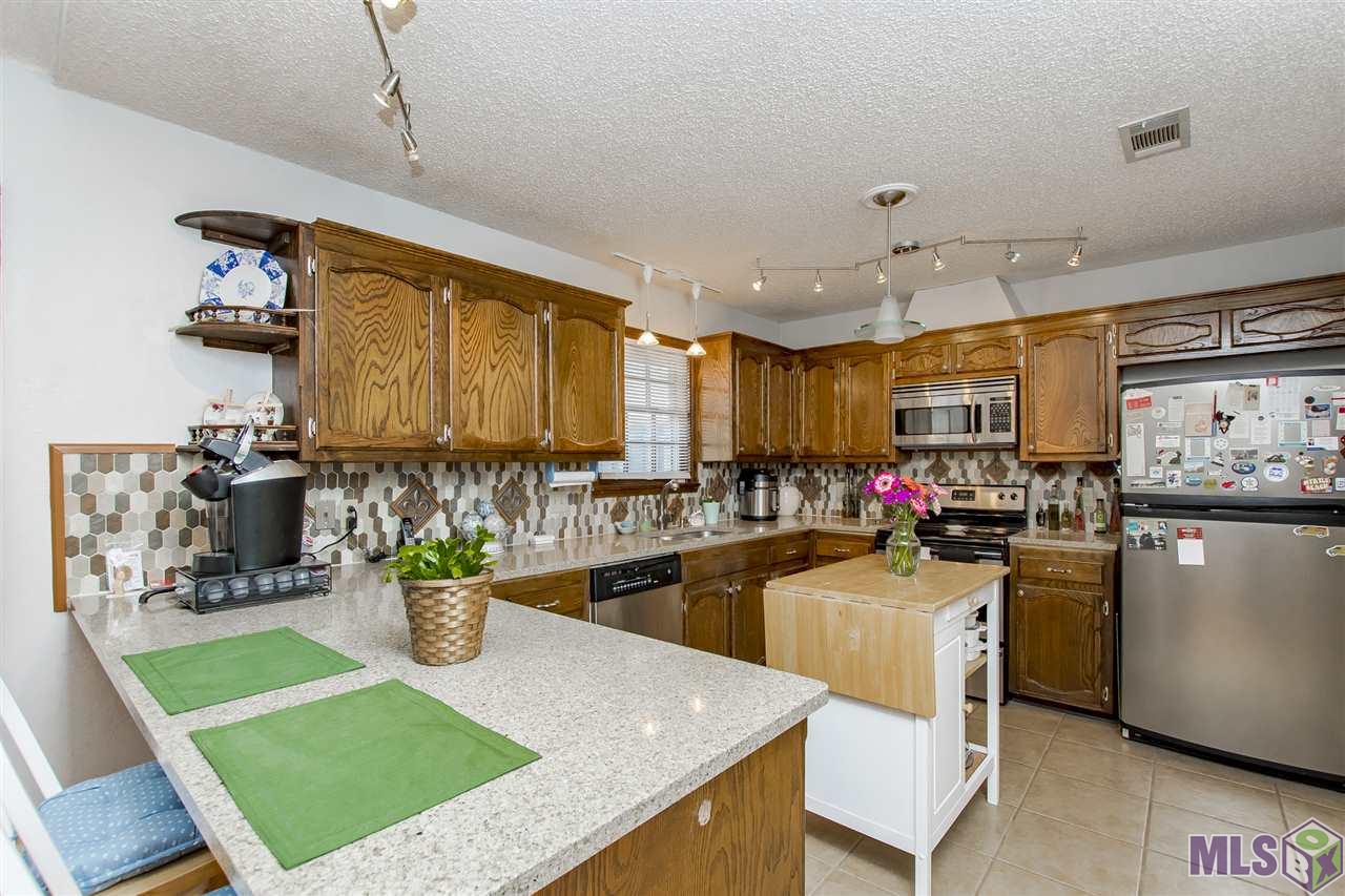2084 Michel Delving Road Baton Rouge, LA 70810 - Photo 7 of 32
