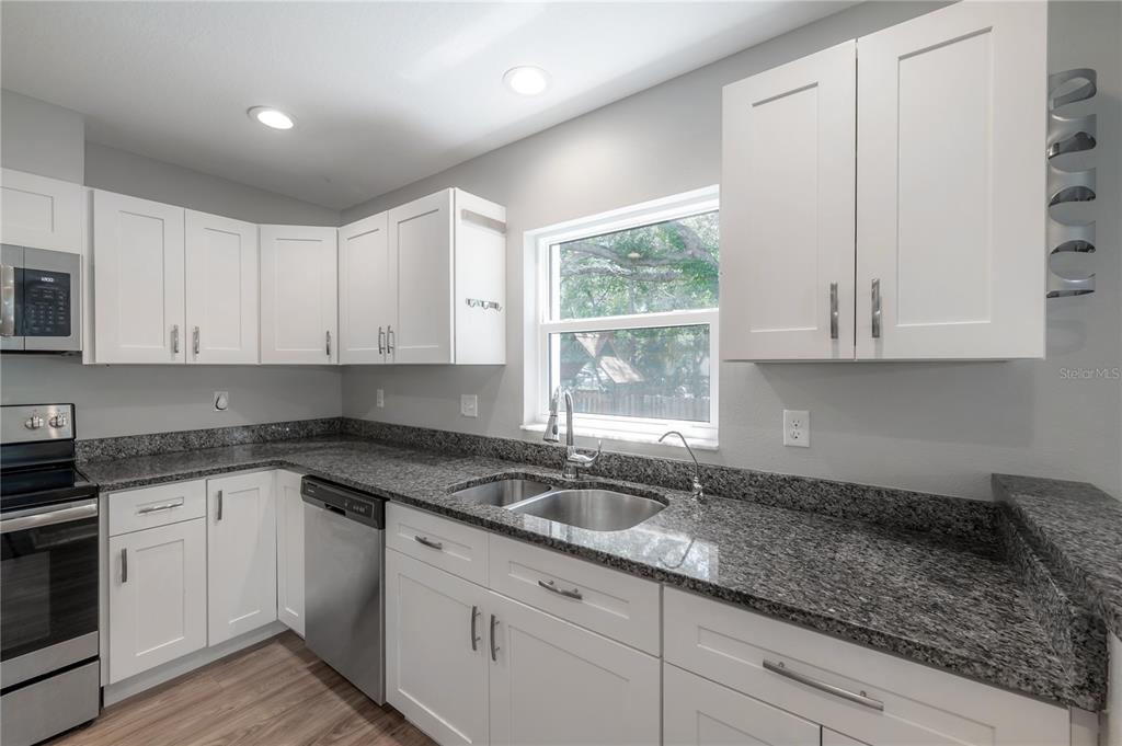 595 Shady Grove Drive Dunedin, FL 34698 - Photo 9 of 42