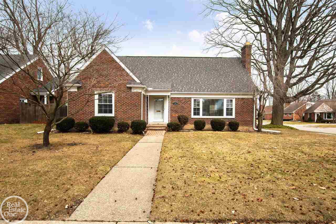 1560 Torrey Road Grosse Pointe, MI 48236 - Photo 2 of 35 50066940-1.JPG