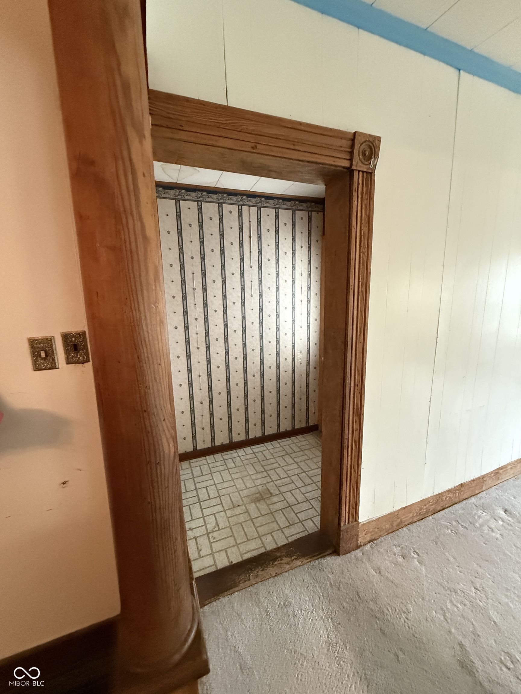 119 South Hawthorne Lane Indianapolis, IN 46219 - Photo 3 of 44