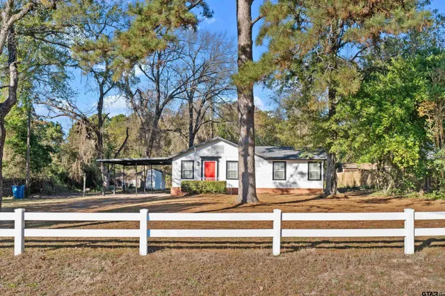 $219,900 | 402 West Pine Street, Overton, TX 75684