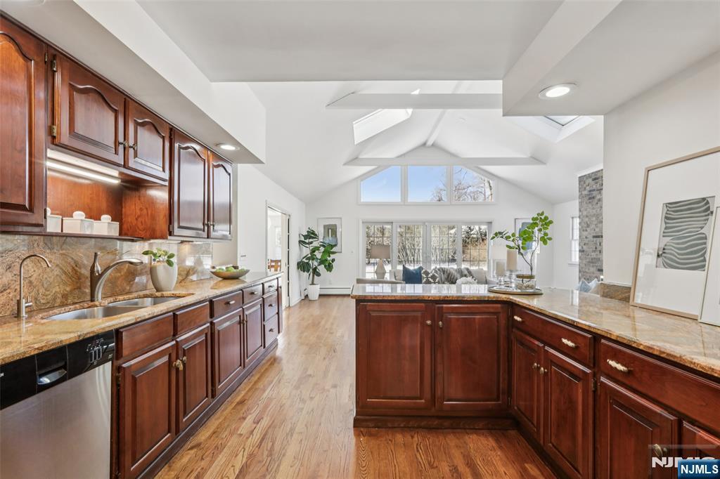 369 West Saddle River Road Upper Saddle River, NJ 07458 - Photo 11 of 37