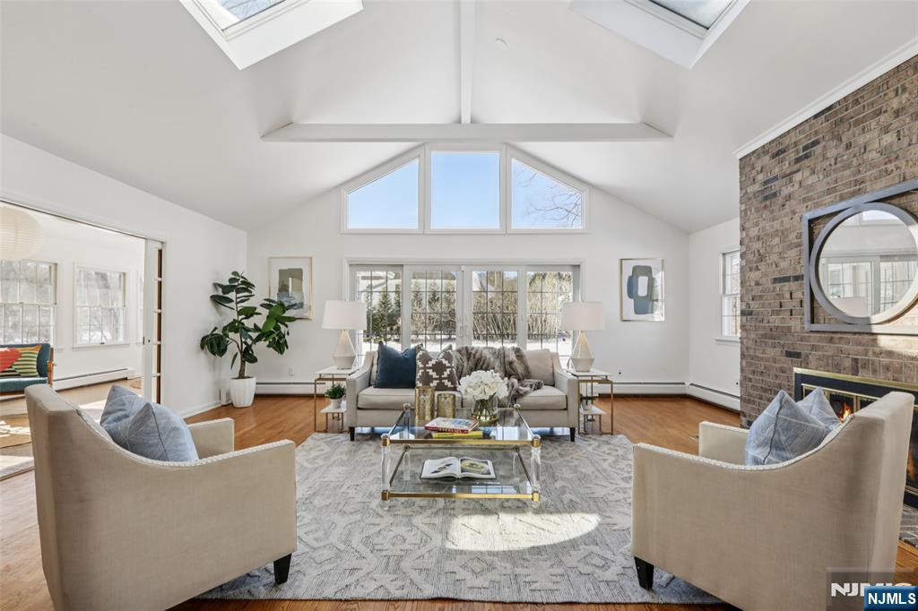 369 West Saddle River Road Upper Saddle River, NJ 07458 - Photo 12 of 37