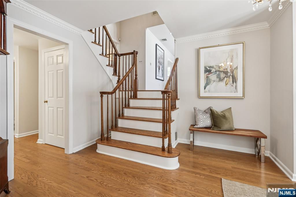 369 West Saddle River Road Upper Saddle River, NJ 07458 - Photo 4 of 37