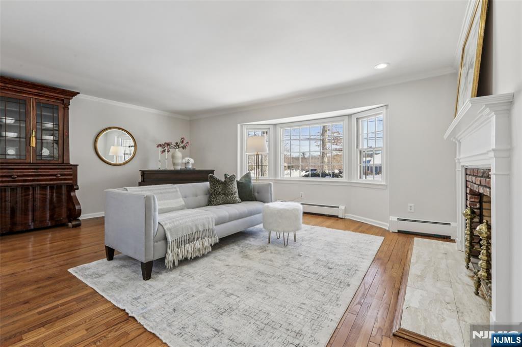 369 West Saddle River Road Upper Saddle River, NJ 07458 - Photo 5 of 37