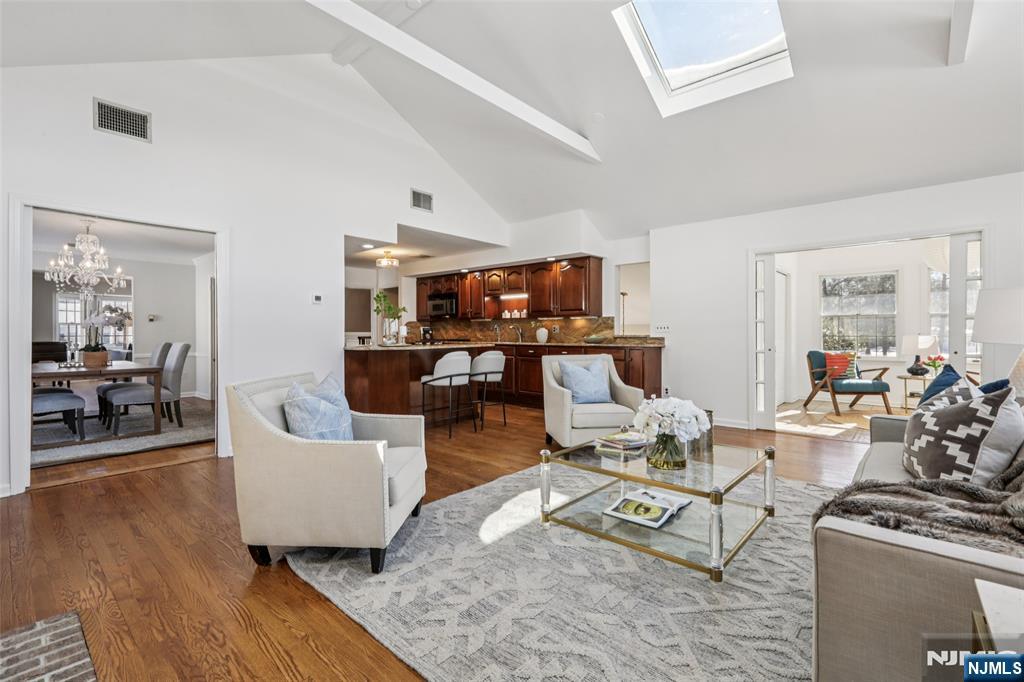 369 West Saddle River Road Upper Saddle River, NJ 07458 - Photo 8 of 37