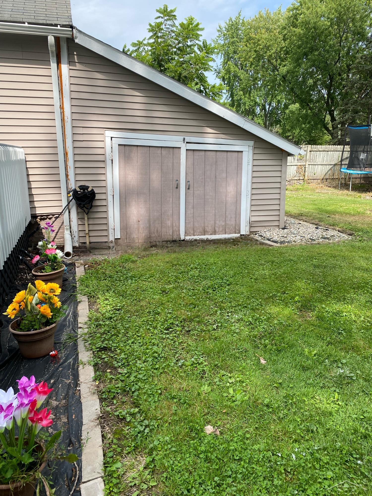 2582 Midland Road Saginaw, MI 48603 - Photo 41 of 47 Lean-To