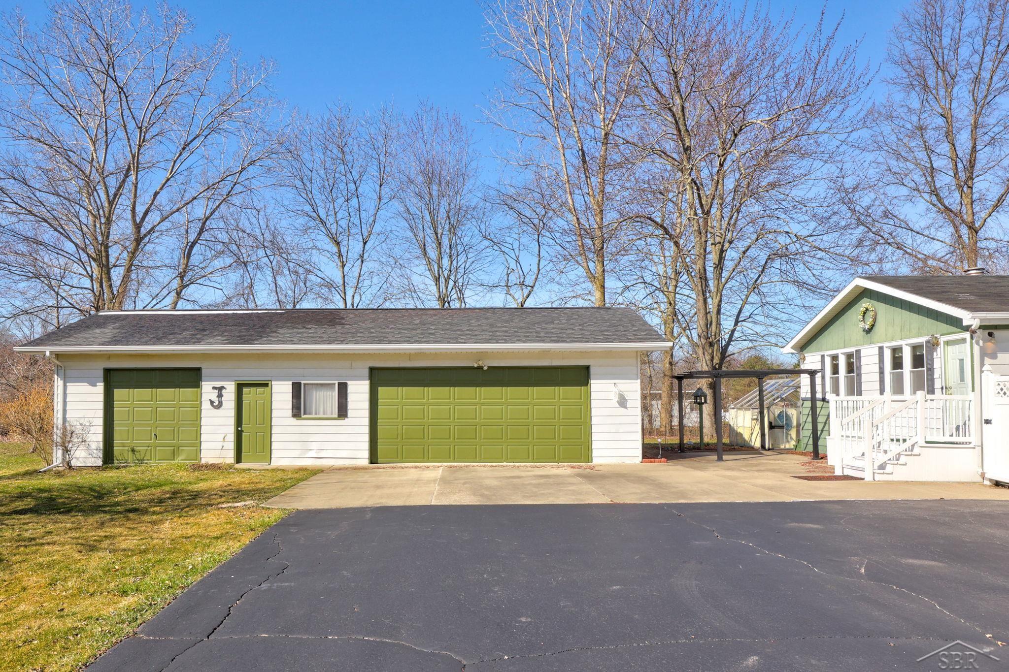 6262 Curtis Road Bridgeport, MI 48722 - Photo 38 of 82 50135942-8705c67b-a060-4c55-b48d-9a60615594fd.JPG