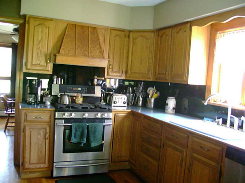 39 Serpentine Road Warren, RI 02885 - Photo 5 of 16 Kitchen.