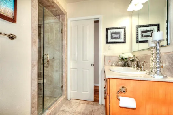 walk in closet with window