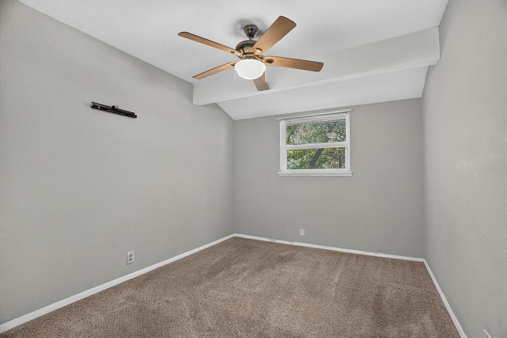 186 Garnet Road Springtown, TX 76082 - Photo 20 of 37