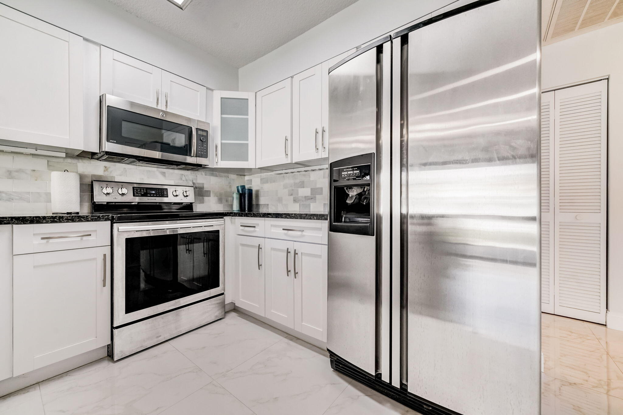 2393 Northwest 30th Road Boca Raton, FL 33431 - Photo 14 of 52 24-web-or-mls-NW 30th Rd-022