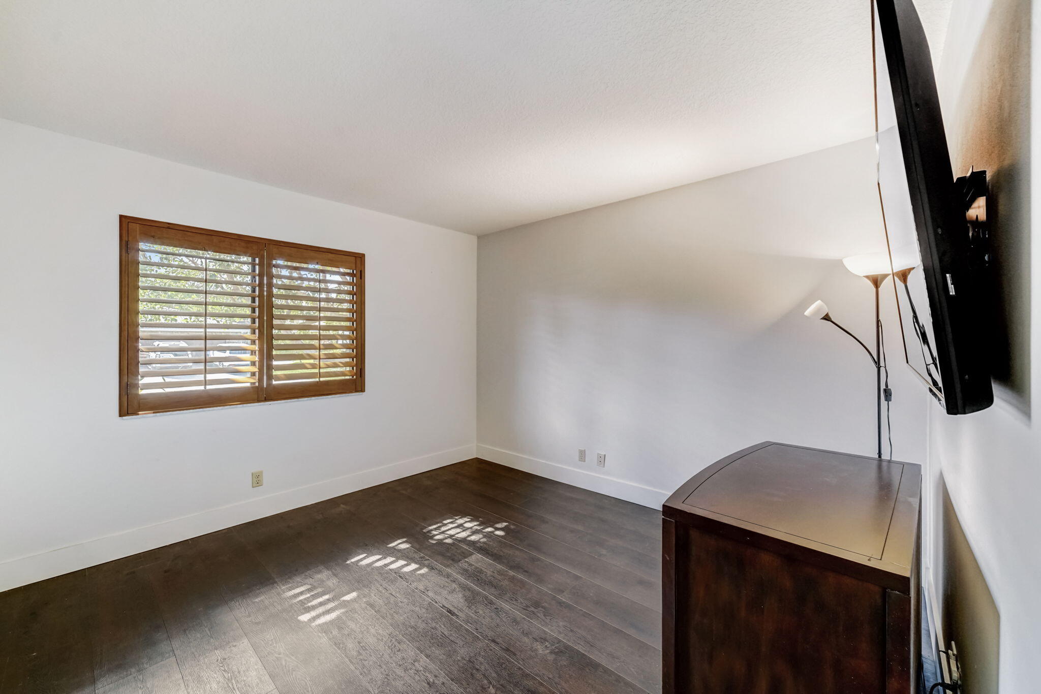 2393 Northwest 30th Road Boca Raton, FL 33431 - Photo 29 of 52 29-web-or-mls-NW 30th Rd-027